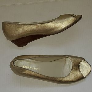 Laura Ashley wedge peak toe shoes. Gold